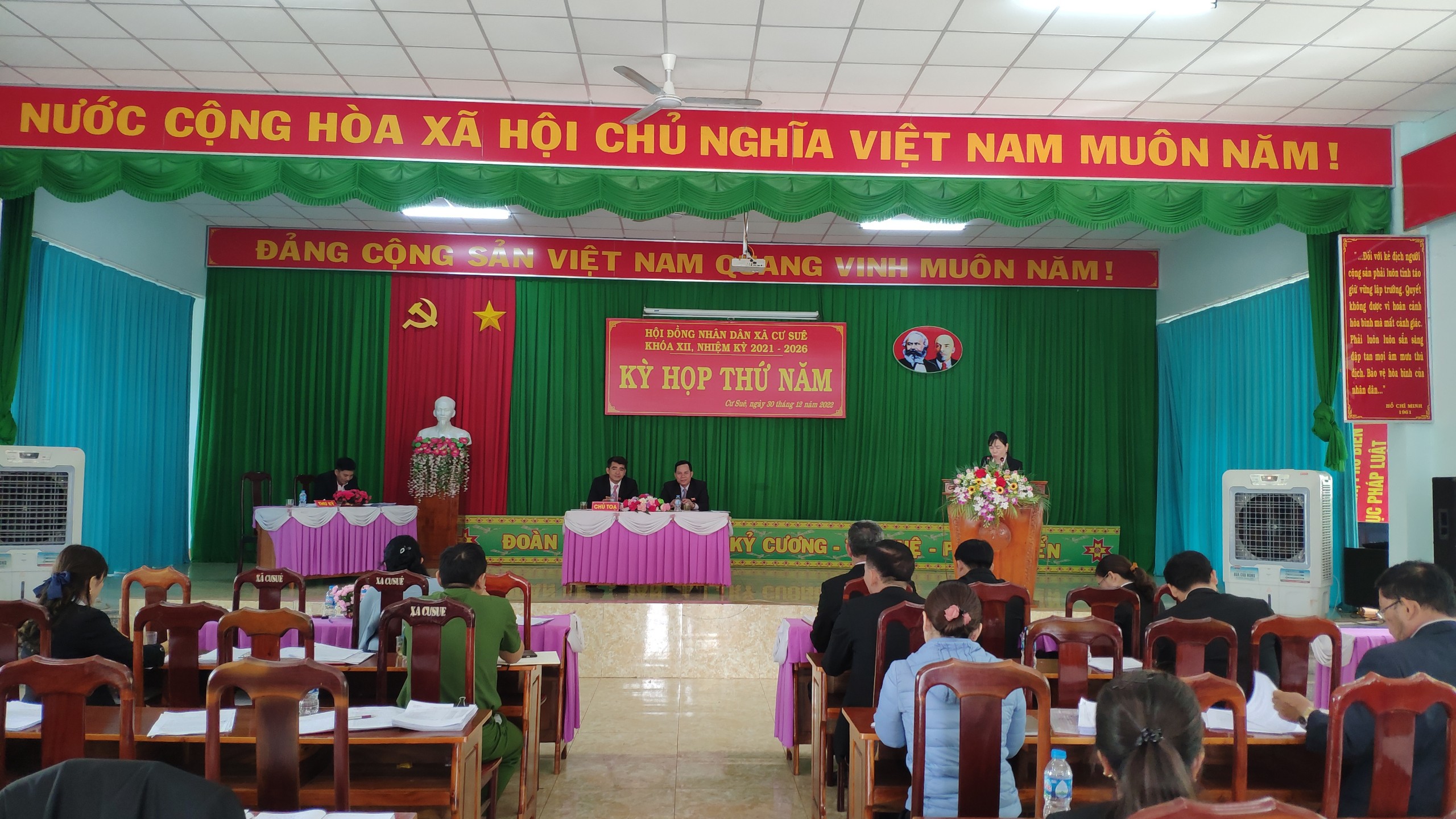 Sáng ngày 30/12/2022, HĐND xã Cư suê khoá XII (nhiệm kỳ 2021 – 2026) đã tổ chức kỳ họp HĐNĐ Kỳ họp lần thứ 5